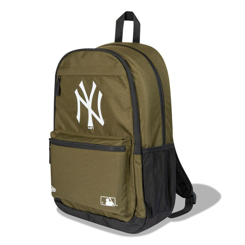 New Era New York Yankees backpack with team logo, adjustable straps, and multiple compartments for sporting goods and casual use.