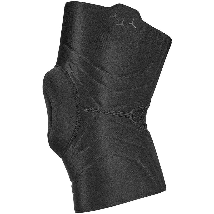 Nike Pro Open Patella Knee Sleeve 3.0 supports the knee with breathable fabric and open patella design for comfort during activity.