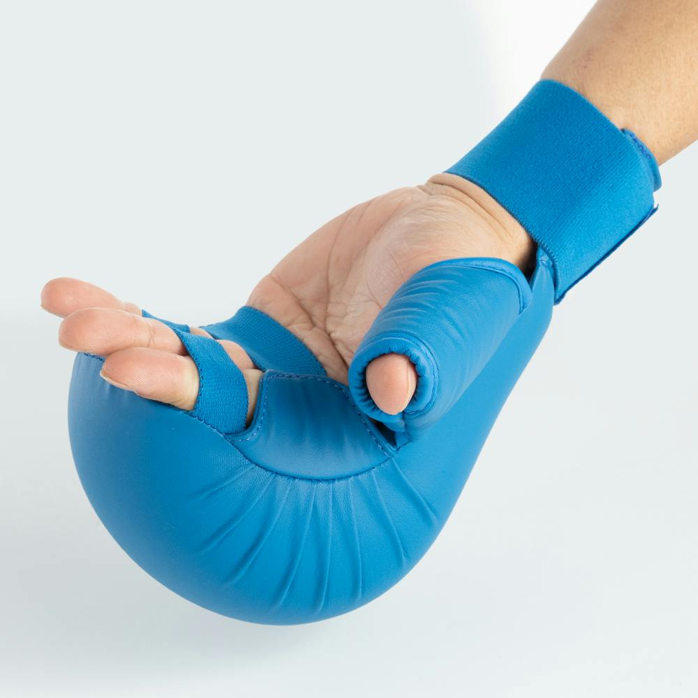 Blitz Elite Gloves With Thumb