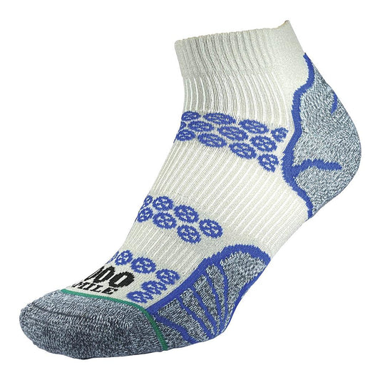 Men's 1000 Mile Lite anklet socks made from recycled, eco-friendly materials, featuring a lightweight, breathable design for sporty comfort.