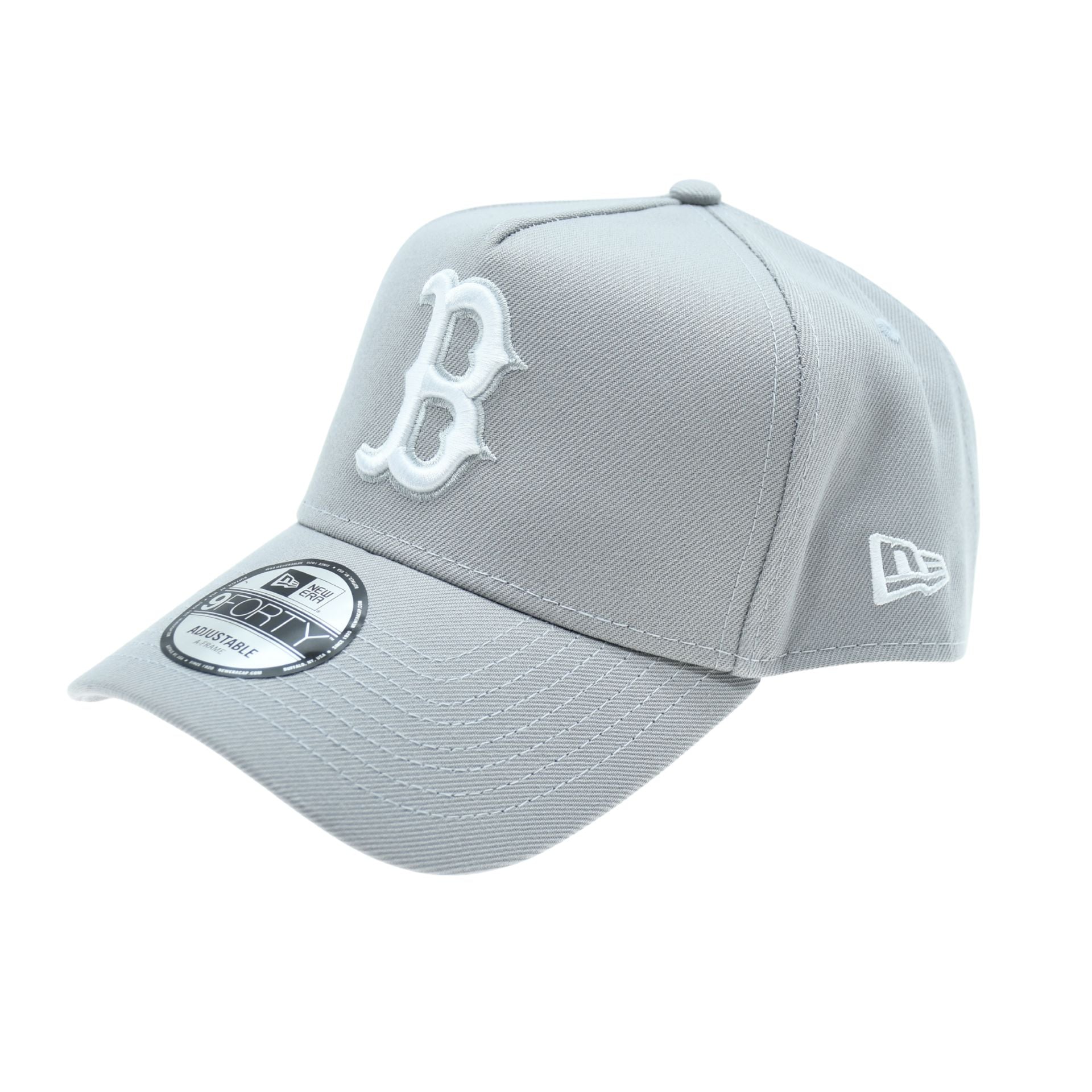 New Era 9Forty Boston Red Sox cap featuring team logo and adjustable strap, sporty baseball cap for fans and outdoor wear.
