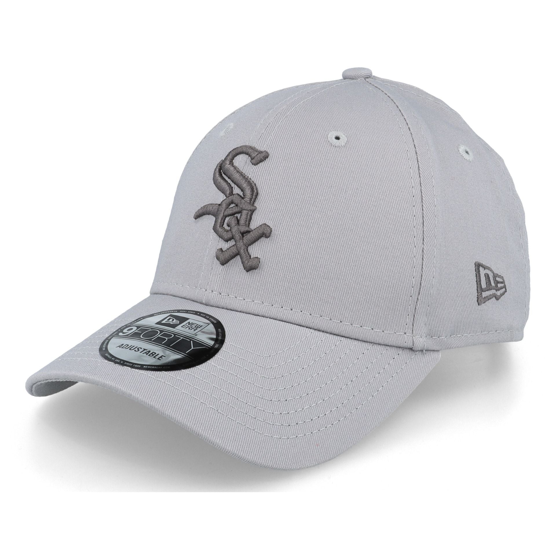 New Era Chicago White Sox cap with white crown and team logo, sporty design, adjustable strap, and embroidered details.