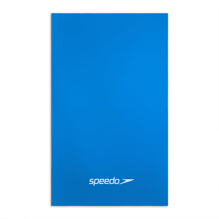 Speedo Microfibre Towel in vibrant blue, lightweight and quick-drying, ideal for swimming and sports activities.