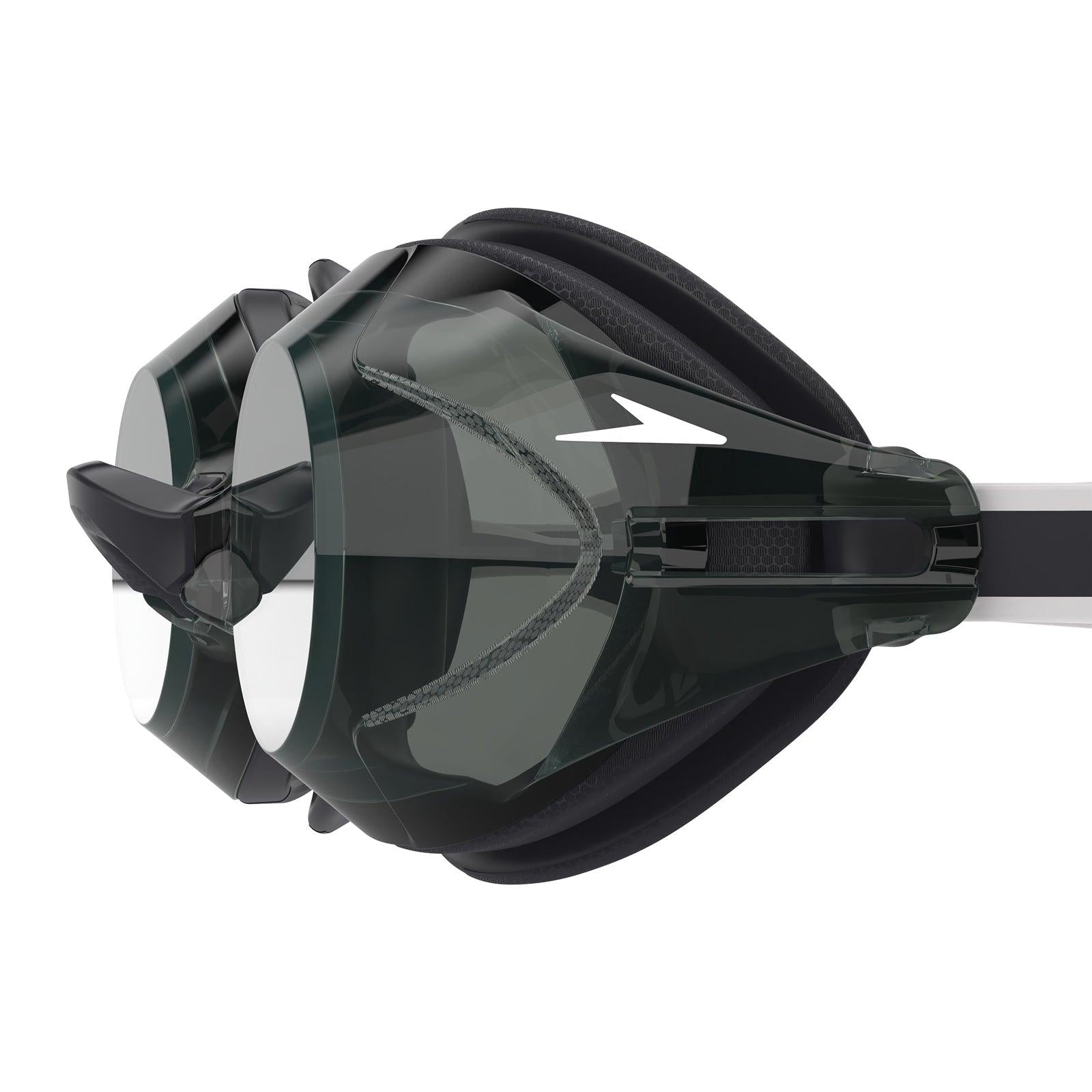 Speedo Vanquisher 3.0 swimming goggles with clear lenses and adjustable straps for comfortable fit during swim training.