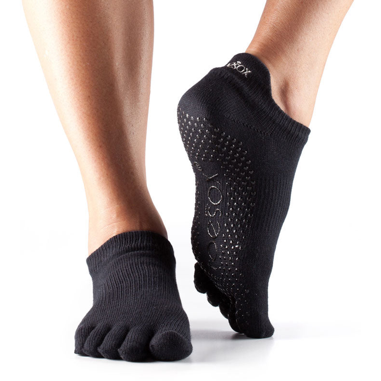 Fitness-Mad Toesox low rise full toe socks for sports, with individual toe separation and breathable fabric.