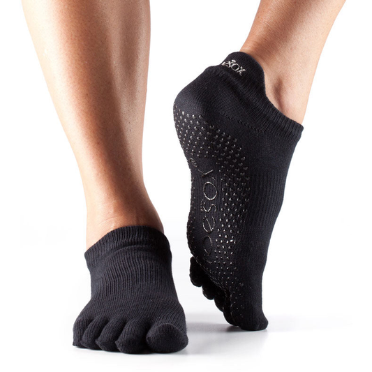 Fitness-Mad Toesox low rise full toe socks for sports, with individual toe separation and breathable fabric.