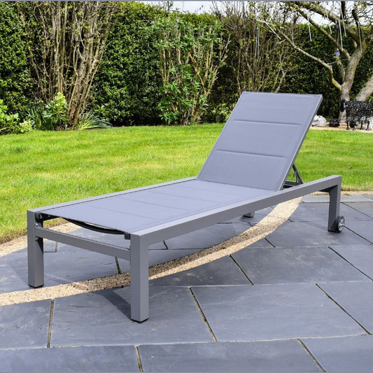 SAC aluminium sun lounger with adjustable backrest and lightweight frame, ideal for outdoor relaxation and sporting goods use.
