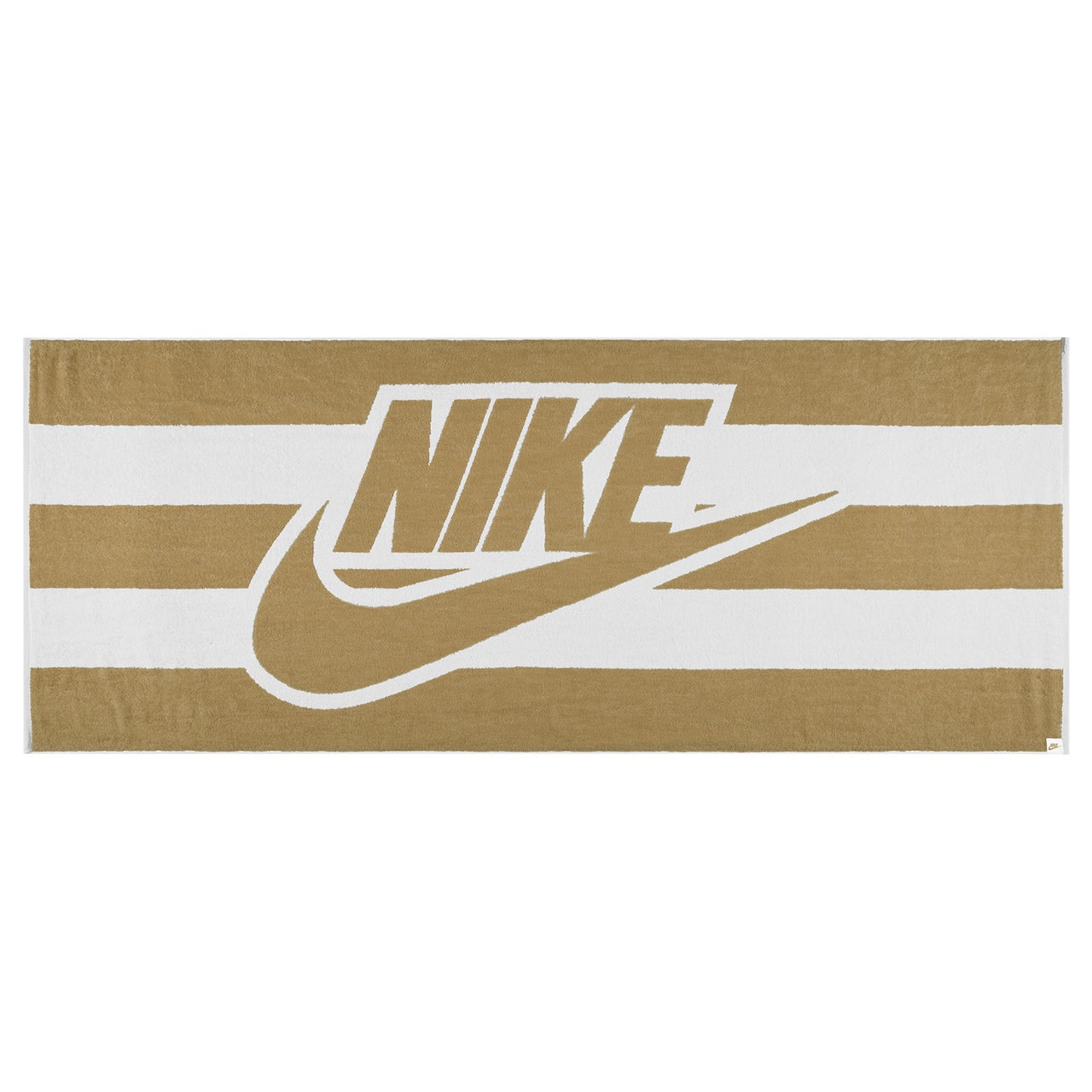 Nike Club Pool Towel in parachute fabric, soft and absorbent, featuring Nike branding and a stylish design for beach or poolside use.