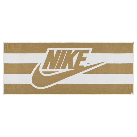 Nike Club Pool Towel in parachute fabric, soft and absorbent, featuring Nike branding and a stylish design for beach or poolside use.