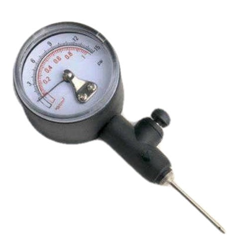 Cartasport football pressure gauge showing pressure levels on a digital display for accurate soccer ball inflation.