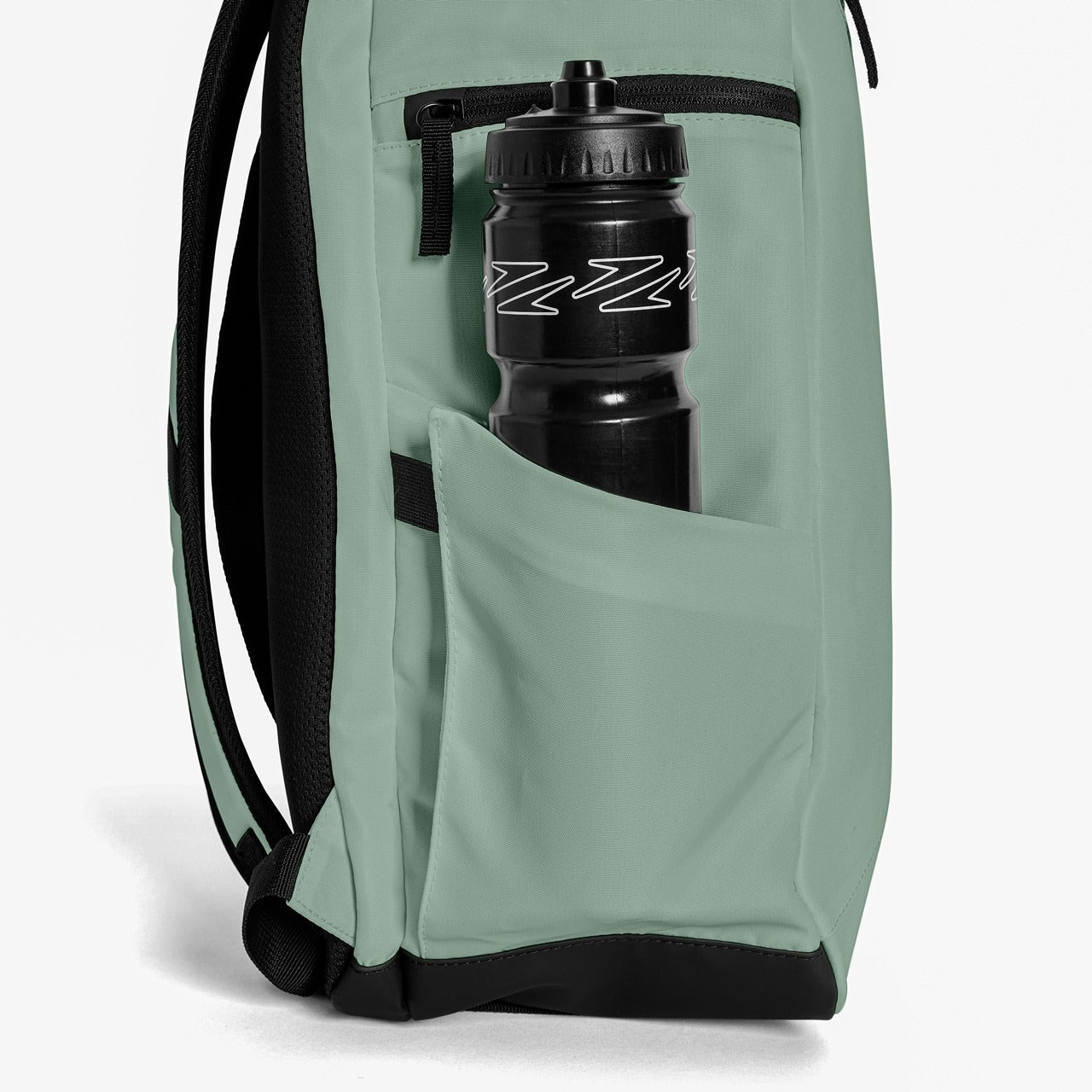 Speedo 25L Flex Bag in white and black for swimming, shown with adjustable straps and spacious main compartment.