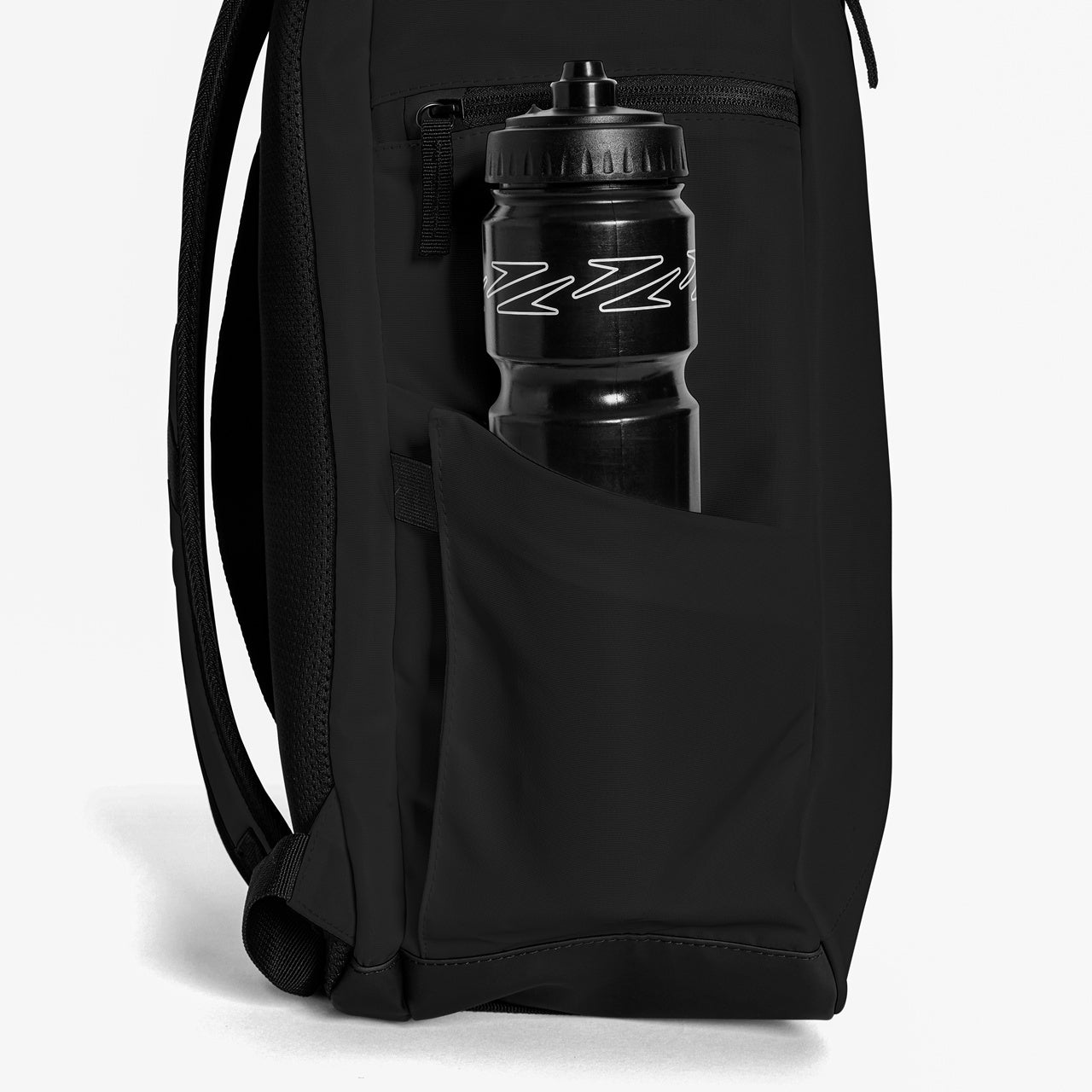 Speedo 25L Flex Bag for swimming, white and black with adjustable straps and spacious main compartment.