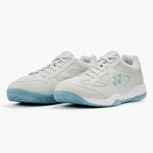 Yonex Unisex Strider Ray Wide badminton shoes with breathable design and sturdy sole for enhanced performance.