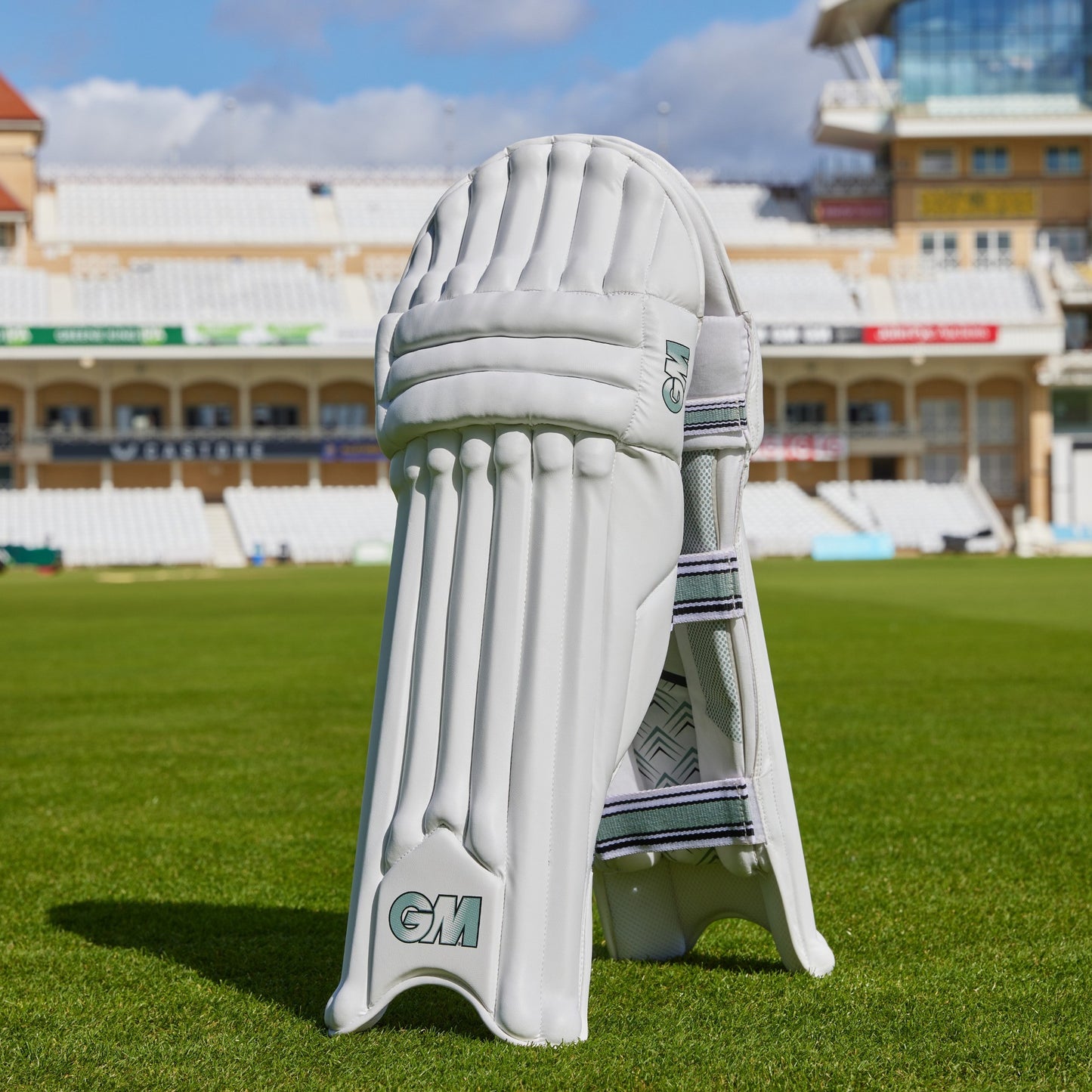 Gunn & Moore GM Cricket 505 Batting Pads, white protective cricket pads with adjustable straps, designed for cricket batting protection.