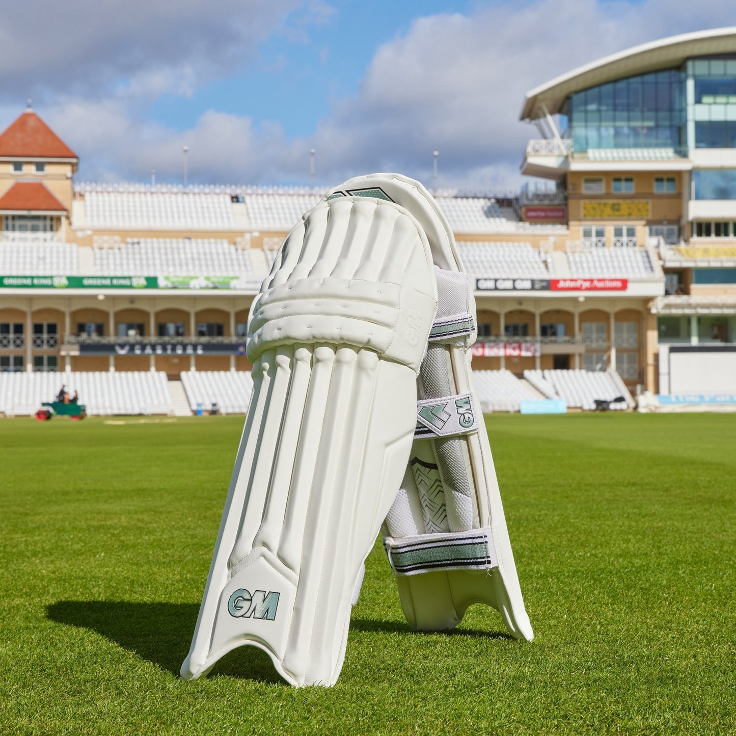 Gunn & Moore GM Cricket Original Limited Edition batting pads with protective padding, designed for cricket players.